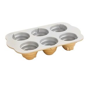 New! 🐝✨Nordic Ware Beehive Cakelet Pan